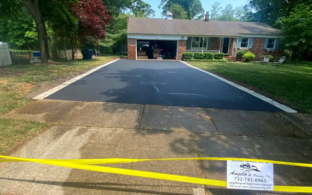 Asphalt Driveway with Belgian Block Decorative Border – Little Silver, NJ